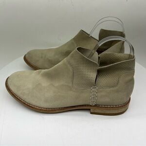 Clarks Artisan Booties Ankle Boot Edenvale Bella Cream Tan Neutral Suede Boho 10